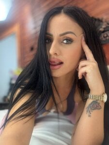 SuzanneKer1 💋 A Taste Of Trouble Pic 5