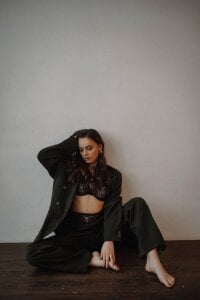 NellieHughes Public Pic 4