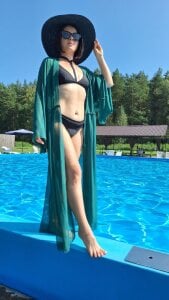 Mery_Poppins Pool Pic 5