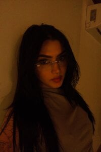 Giselle_royyのsexy girl with glasses❤️の 3枚の写真