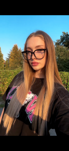 Juli Juli de DanOstertag  3 Imagens