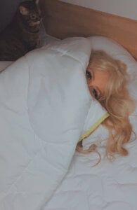 Liya_Liss Me and my cat Kira in morning 👀 зображення