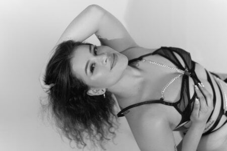 CherryTayloor Black and Withe Hình 5