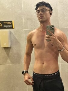 Sebastian-Dash Dash in the gym!!💪🏼 Pic 3