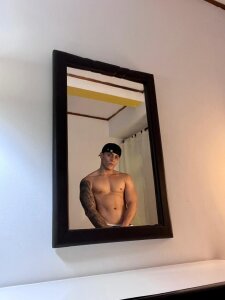 _joansoto In the mirror 🖤 Pic 3