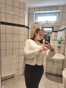 Mona_Slearys Gym baby Pic