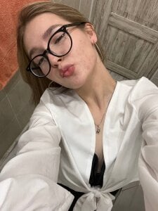 NyraKiss Public Pic 3