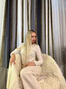 EasterEliot Hot kiss Pic 3