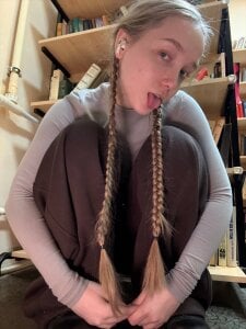 bambi_luのlibrary worm🪱の枚の写真