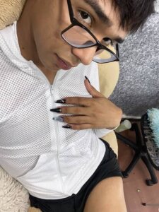 cute oy rich de edi_stwix18  4 photos