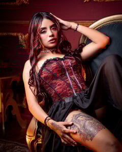 I don't usually like modeling, but anything for you guys. de Tiffany_sander  6 photos