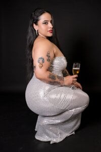 HBD to me 🥂 od EmmaWalkerr_  2 snímek