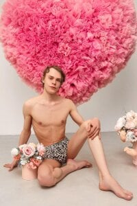 Brad_Myles " I want to make you feel love in that day and so that your day goes better!  4টি ছবি