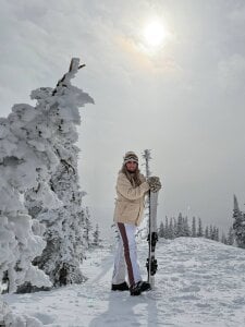 Kelly_Hardy I spent this weekend at a ski resort. 🏔️ So much snow at an altitude of 3000 meters❄️🎿. صورة واحدة|Kelly_Hardy I spent this weekend at a ski resort. 🏔️ So much snow at an altitude of 3000 meters❄️🎿. صورتان|Kelly_Hardy I spent this weekend at a ski resort. 🏔️ So much snow at an altitude of 3000 meters❄️🎿.  6 صور|Kelly_Hardy I spent this weekend at a ski resort. 🏔️ So much snow at an altitude of 3000 meters❄️🎿.  6 صورة