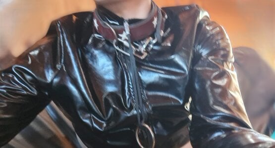 laaralatexxa_BDSM Public  3. fénykép