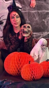 EmiGomez_ 💀 “Night of hot spells” Pic