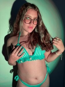 BelaMiller_ Do you like blue? Pic 3