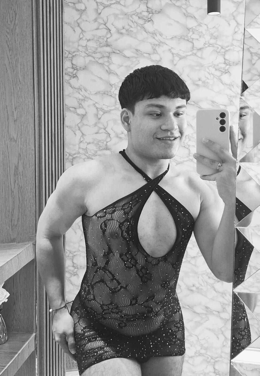 Foto  157 de AndrewPeach_ – em alta