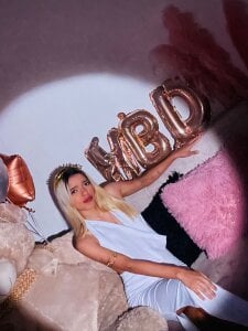 Aleja_oficial kullanıcısının my happy and beautiful hot birthday 🫠🔥🥳 albümü -  3 fotoğraf