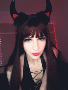 CrimsonDoll_xoxo Kinky Devil Mina Pic 3