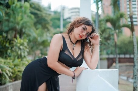 cutiecurvyForeign THATS ME 🖤🥀 Pic 2