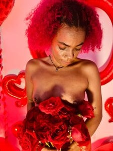 Brithanyslim 🔥 “San Valentín es más caliente cuando lo celebramos juntos.” 💘 Bilde 2