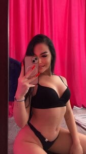 sashalorenzz Selfie Pic 5