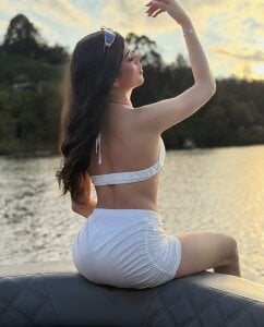 ScarlettStonne a beautiful sunny day ☀🚤 Pic 3