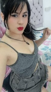 paris_laurens “Mi sala está abierta… ¿te animas a entrar?” 🔥 Pic 4