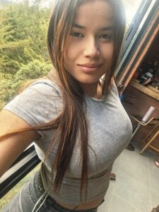 Victoria_vallejo_ casual outdoor Pic 3