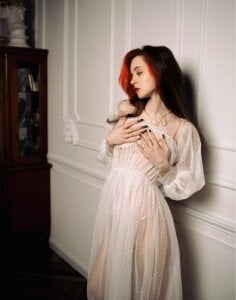 Orianna_Kokkinos White  3. fénykép