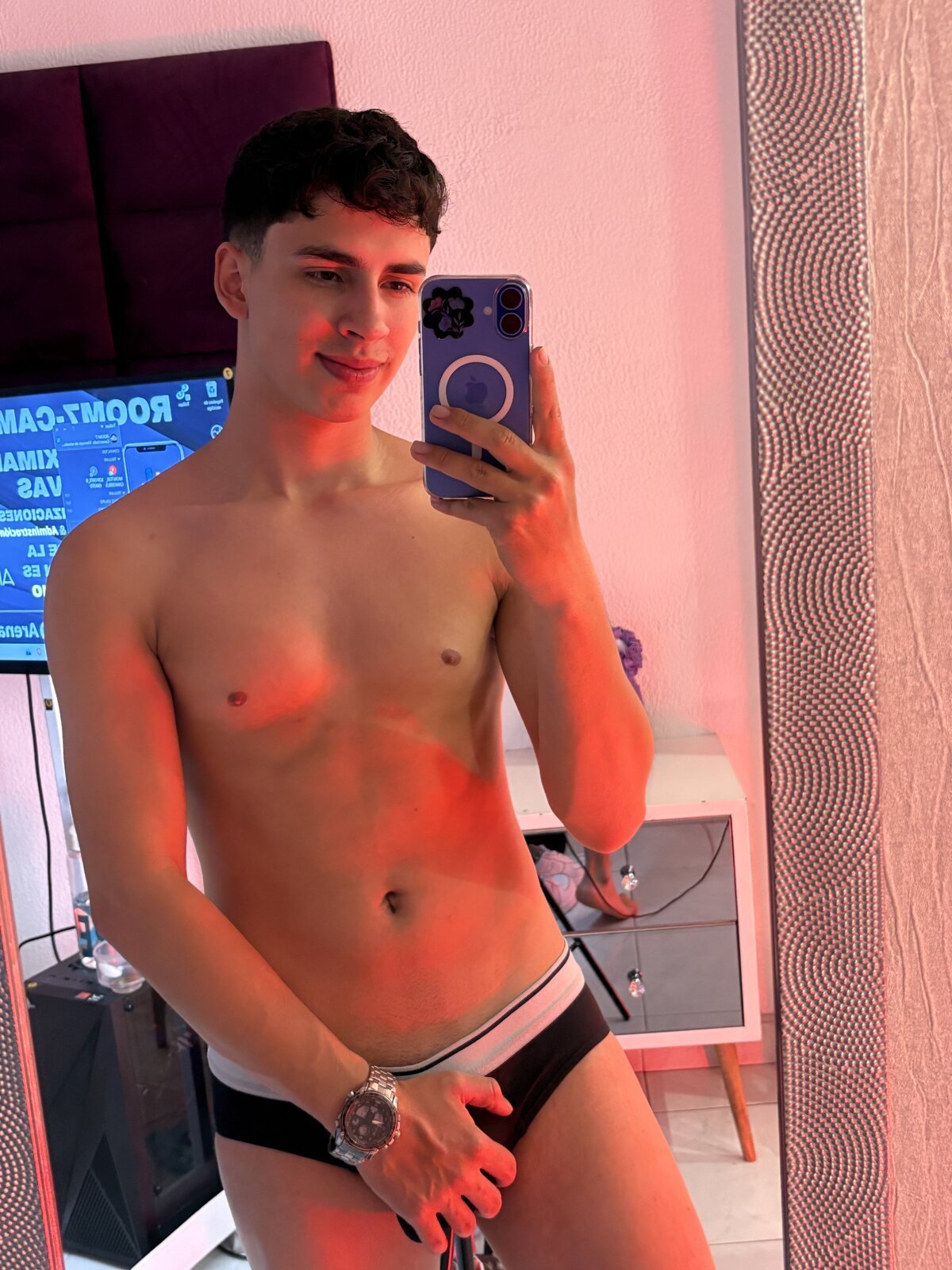 AdrianRinaldi 热门图片 3002