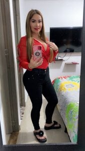 Ariana_Diosa I am your perfect milf Foto 4