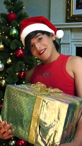 Dannyhot_ A gift that doesn't fit under the tree Pic 2