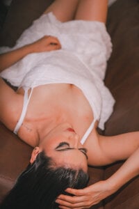 BellaClaiir Bare & Beautiful 💧 Pic 2