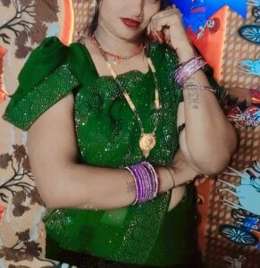 Hotcouplepriya Public Pic 4