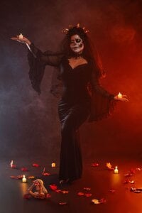 alejandrarojas_のhalloween sexyの 3枚の写真