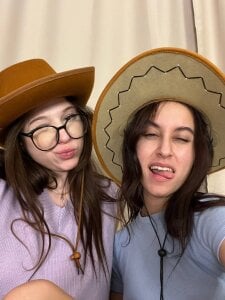 SharleenTraut Two hot horsewomen💋🥵🤠 Pic 3