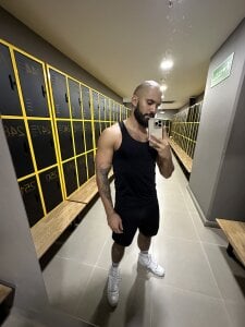 alex_wolf_ at gym Pic 2