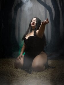 Aghata_gate Vampira Pic