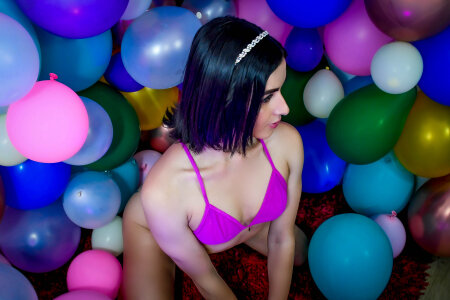 Brihana_Doll Being sexy with balloons Pic