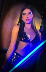 💙Neon Desire💜 de BellaConnorX  7 Imagens