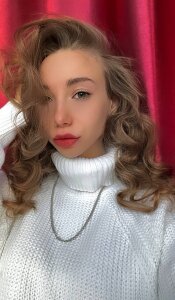 HollyBiirch Public Pic 9