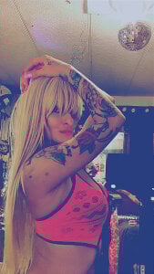 blondebarbiebae Yours truly Pic 2