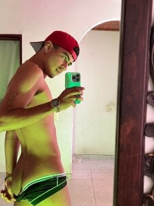 Daniel_Hot276 Public Pic 2