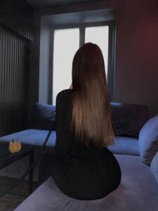 Alisia_here Me  2টি ছবি