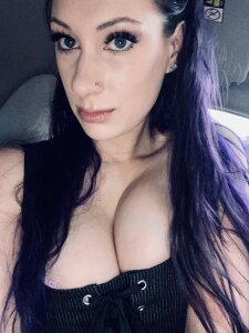 Queen-Ella Public Pic 7