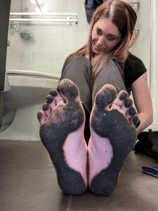 Brattyfootgirl Public Pic 5