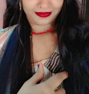 Hotcouplepriya Public Pic 5