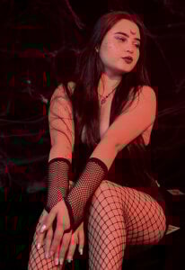 _Emma_whiitee_ boo! 🎃 Pic 3